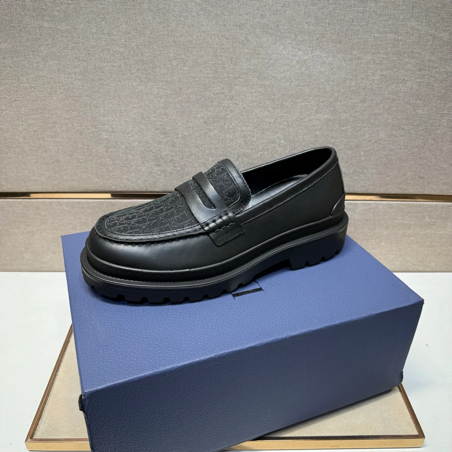 ⬛️Men's shoes 💰p442 [Dior~] Men's casual shoes 2025z cabinet sales simultaneously 🔶Size: 39-44 #️⃣ 🔷2 colors🔜The upper is made of multi-material splicing➕Genuine leather lining, comfortable and breathable, sole: original comfortable and wear-resistant outsole, ⚠️Real shot📱Photographed🎬The real thing is better📢📢📢